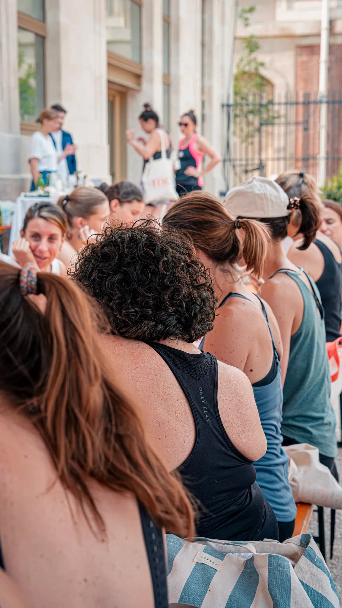 Les participantes rassemblées avant le premier cours
